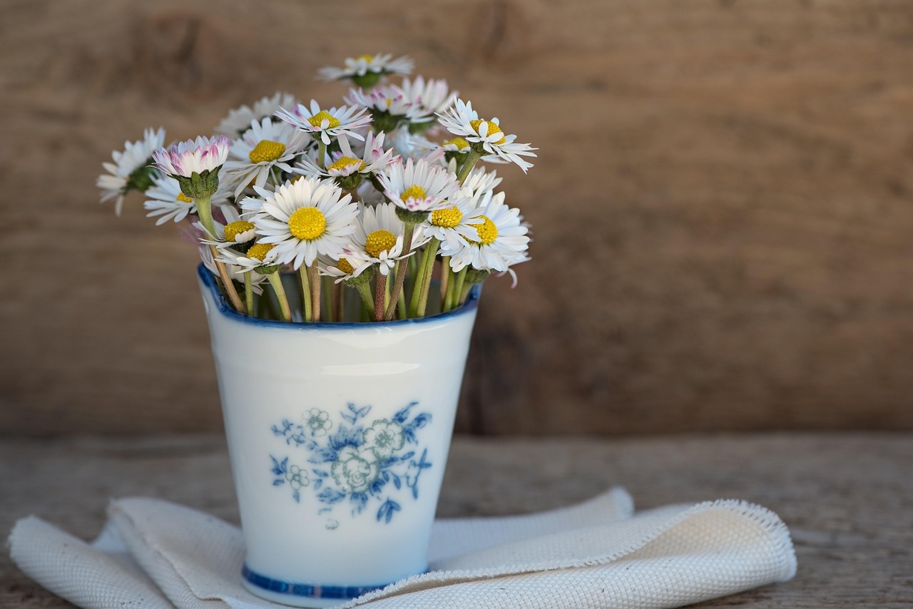 Does a penny in the vase keep flowers fresh